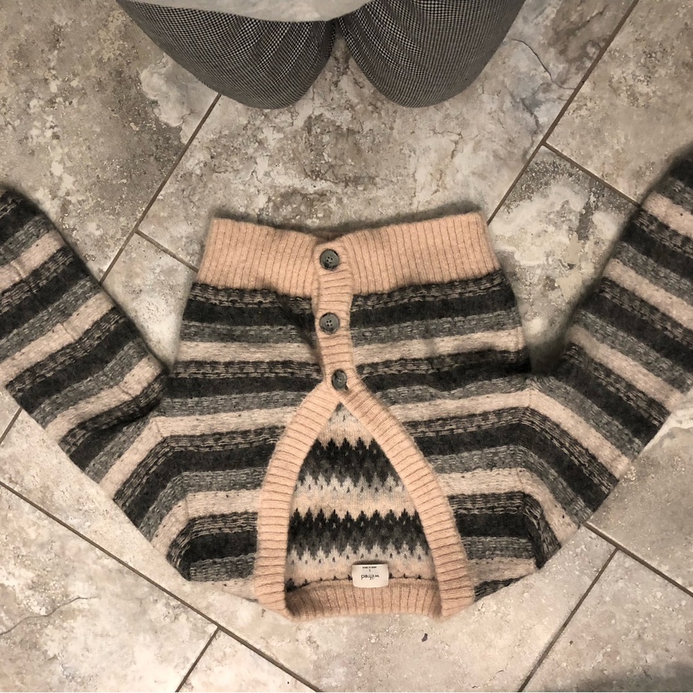 Adorable Aritzia Wilfred cropped cardigan, size small. Originally $138. - Picture 5 of 5